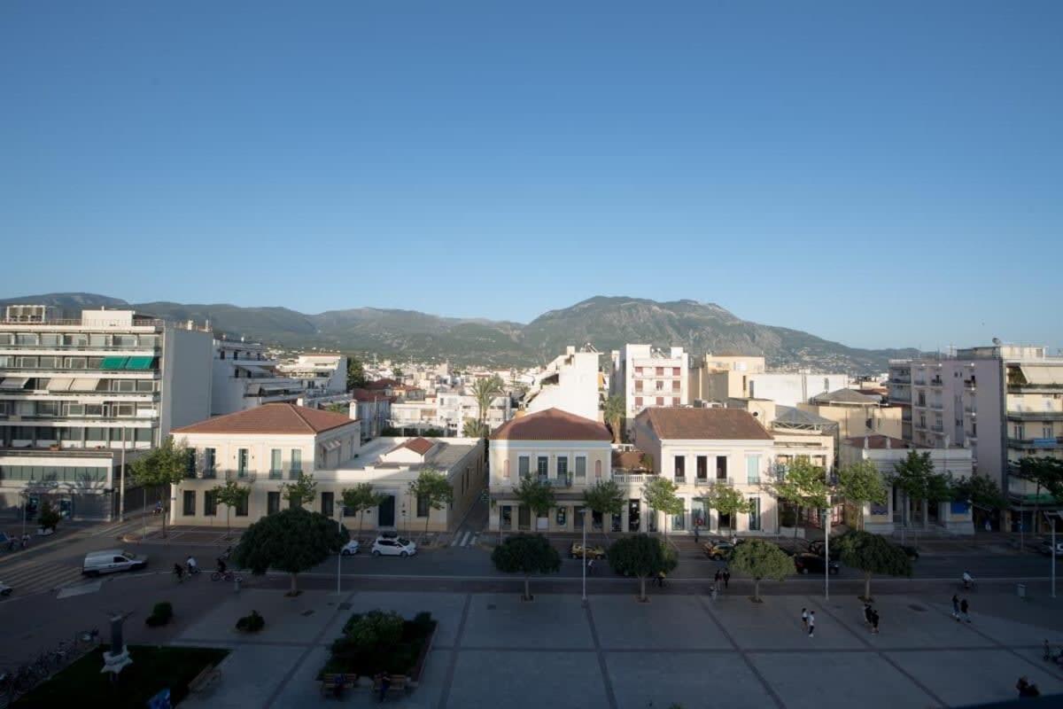 Cozy Flat On The Main Square, 10Min To The Sea Kalamata Exterior foto