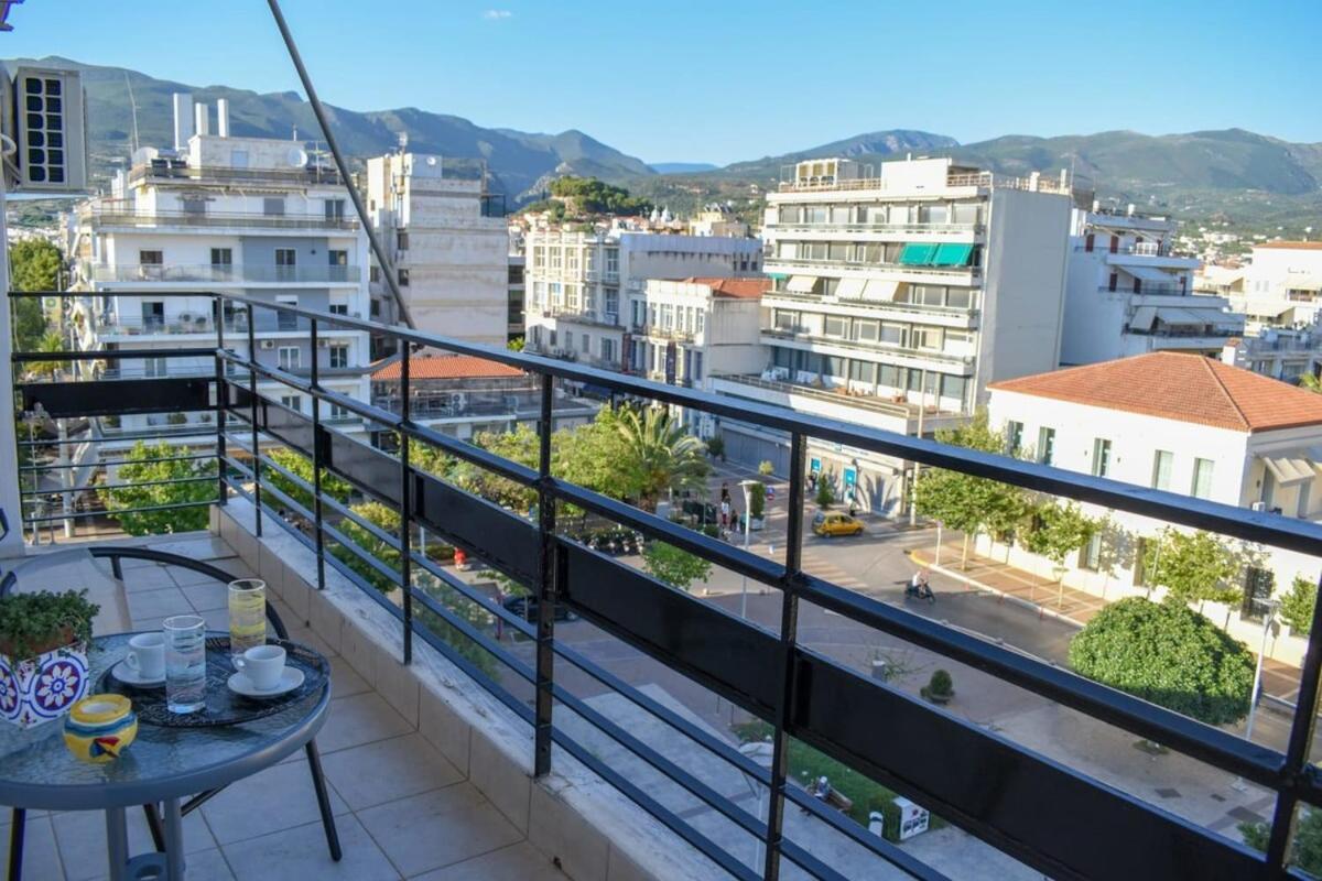 Cozy Flat On The Main Square, 10Min To The Sea Kalamata Exterior foto