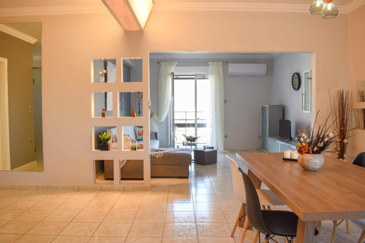 Cozy Flat On The Main Square, 10Min To The Sea Kalamata Exterior foto