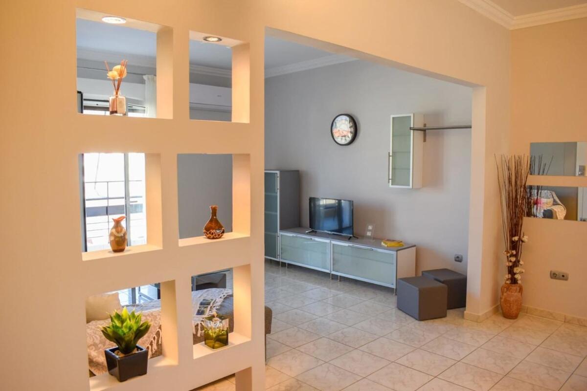 Cozy Flat On The Main Square, 10Min To The Sea Kalamata Exterior foto