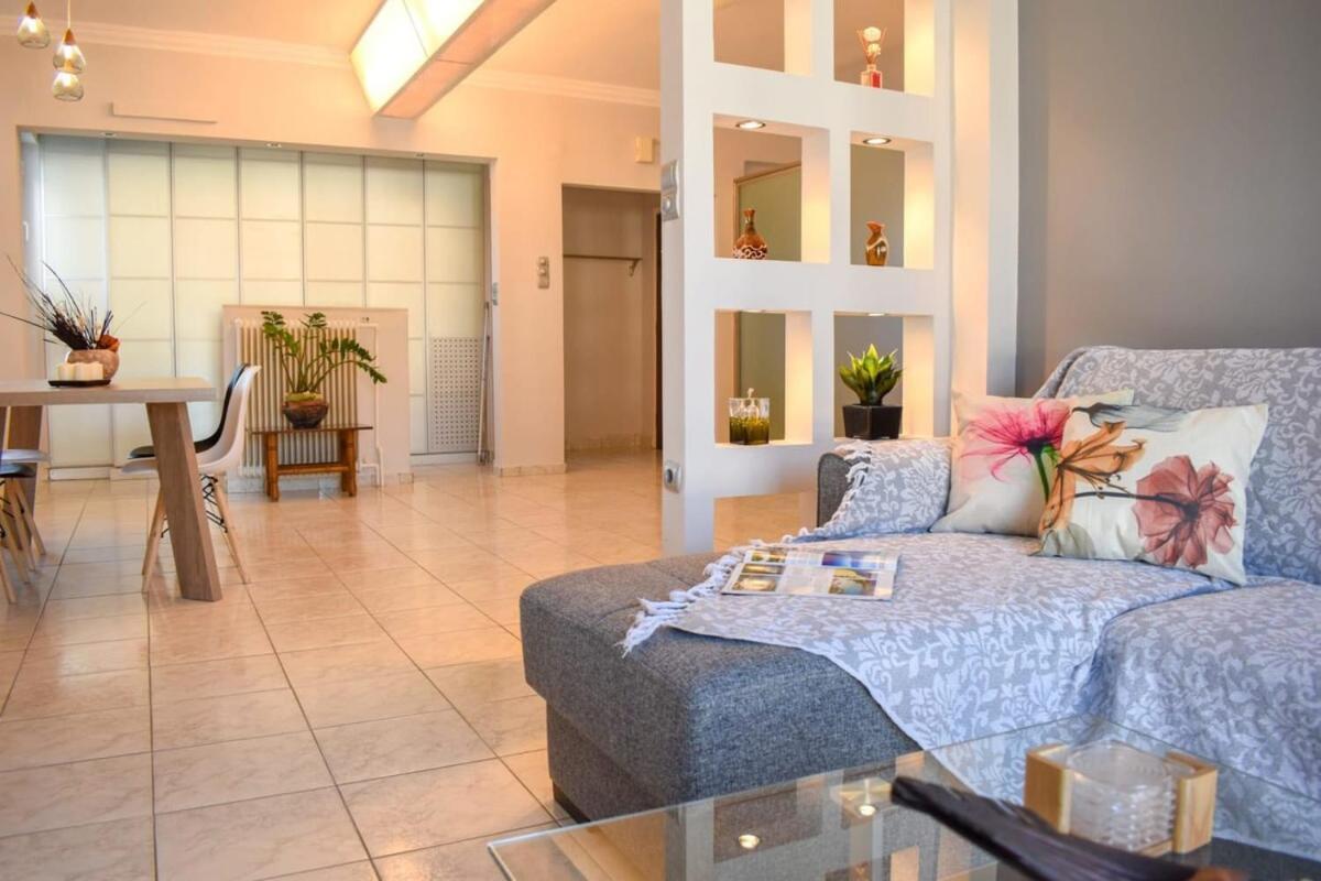 Cozy Flat On The Main Square, 10Min To The Sea Kalamata Exterior foto