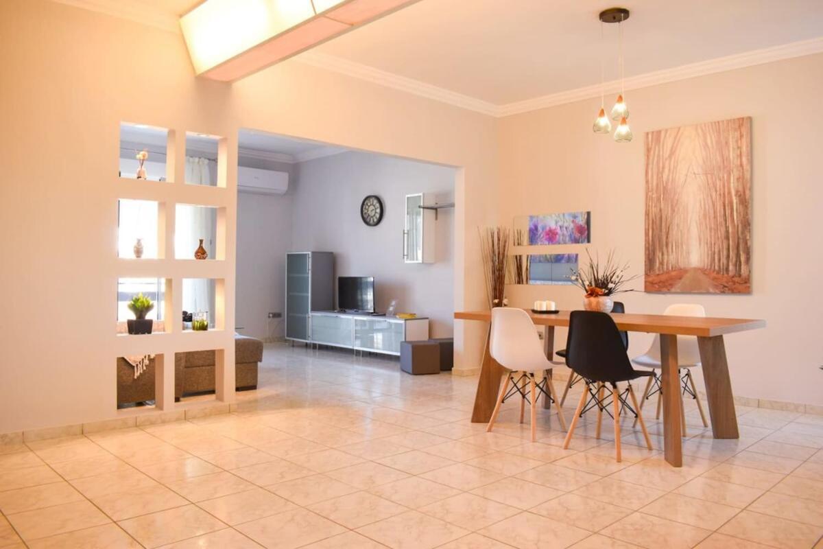 Cozy Flat On The Main Square, 10Min To The Sea Kalamata Exterior foto