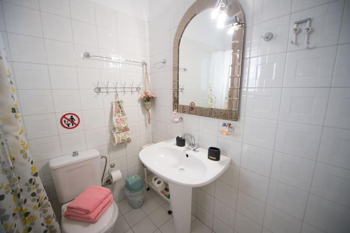 Cozy Flat On The Main Square, 10Min To The Sea Kalamata Exterior foto